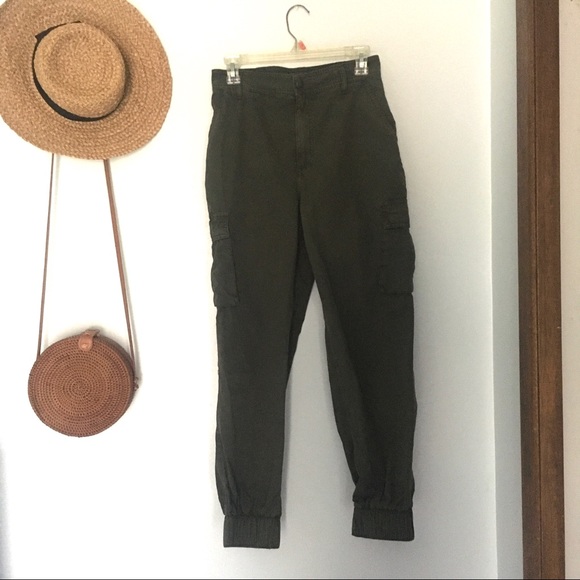 Abercrombie & Fitch Pants - Abercrombie & Fitch green cargo pants